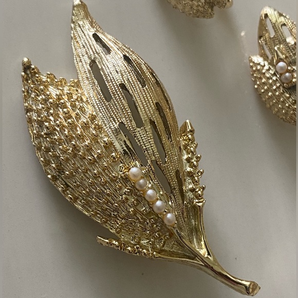 Vintage Brooch and Clip by n Earrings Set - Picture 2 of 7